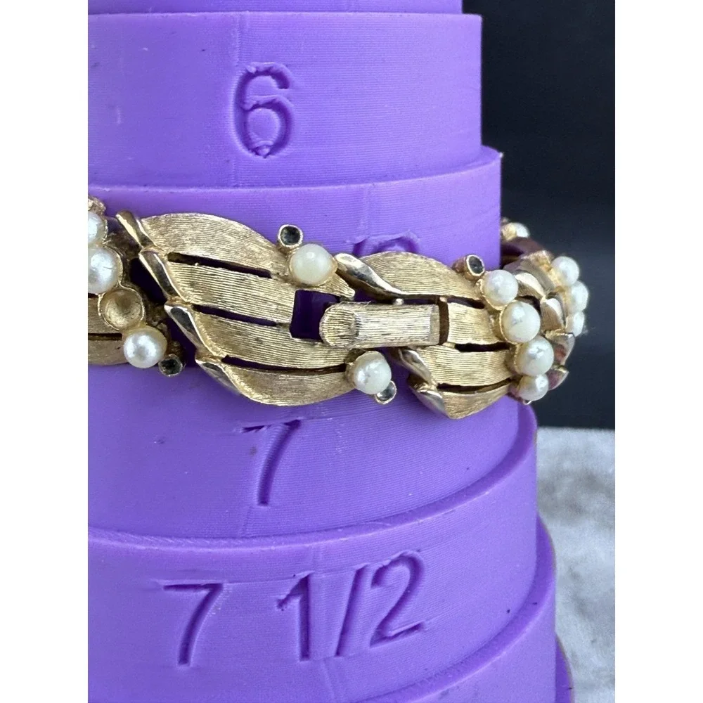 Vintage Trifari Bracelet‎ Faux Pearls Gold Tone 7